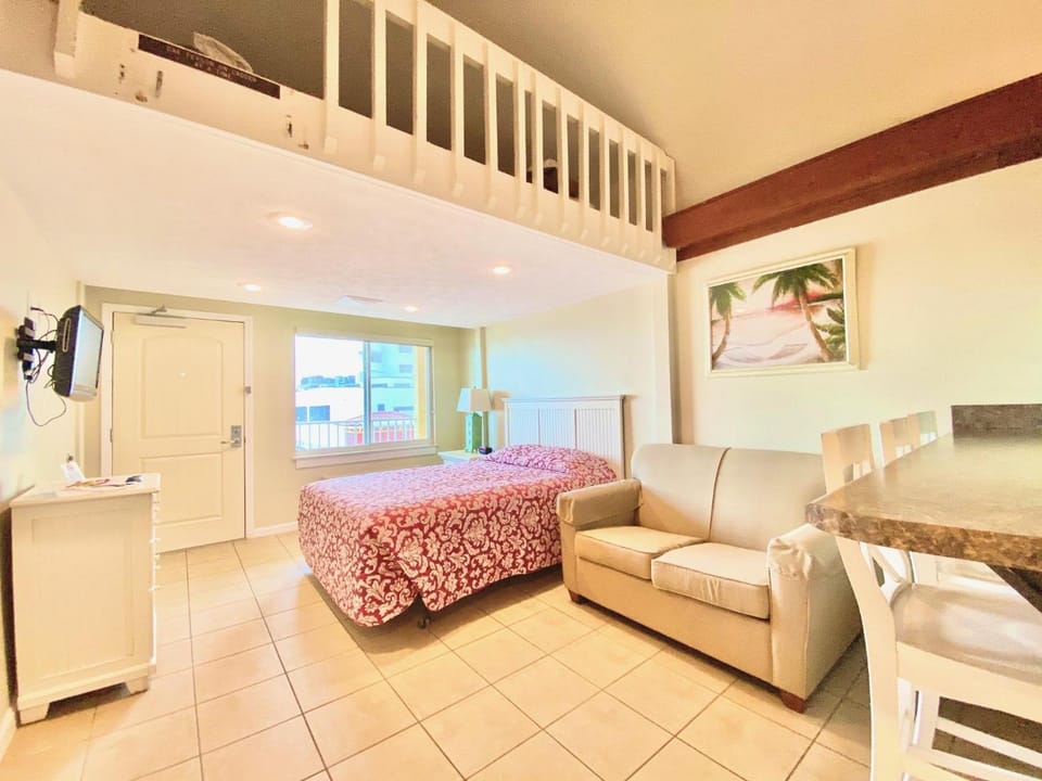 Casa Blanca Resort Studio Loft Apartment in Panama City Beach