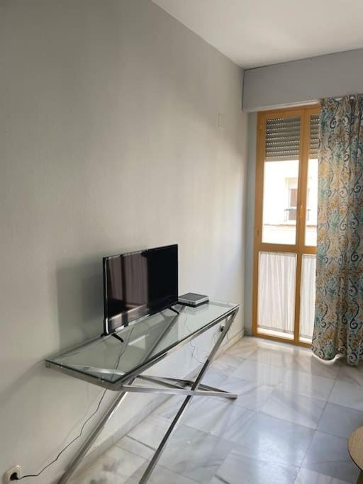 Communal lounge/ TV room, TV and multimedia, furniture