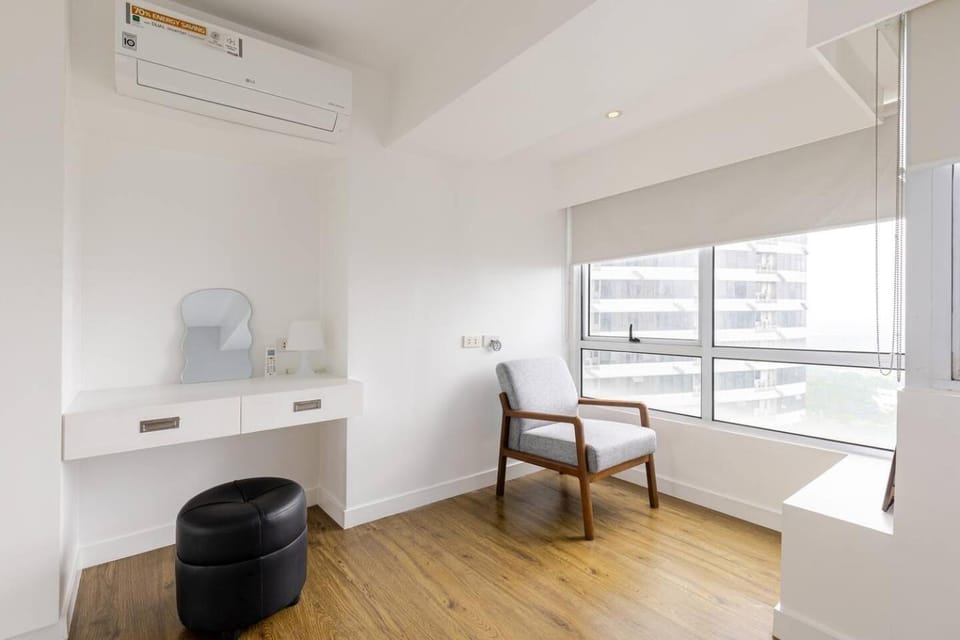 2 BR Luxe Manila Golf View Loft in BGC Apartment in Makati
