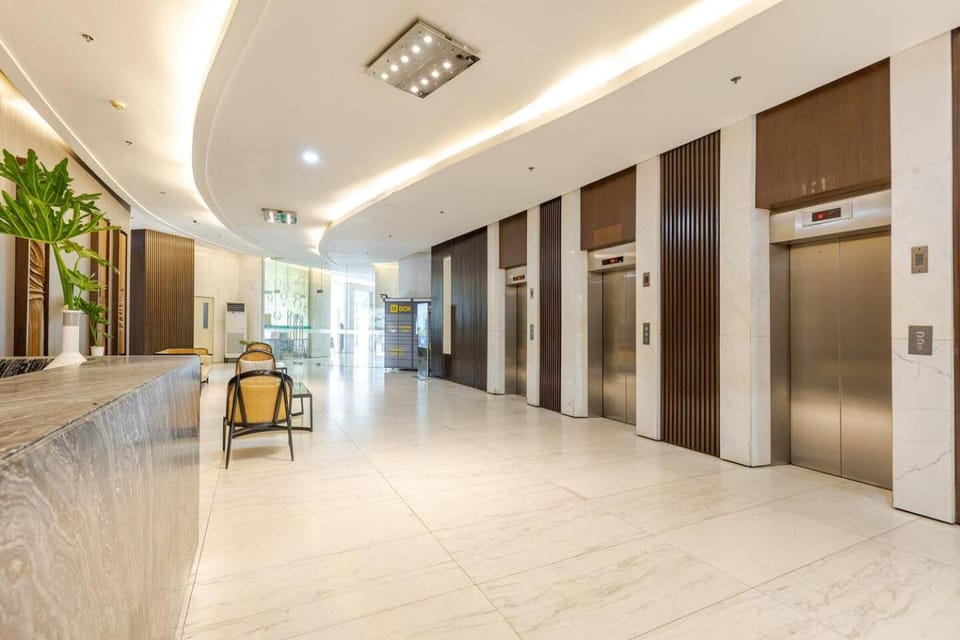 2 BR Luxe Manila Golf View Loft in BGC Apartment in Makati