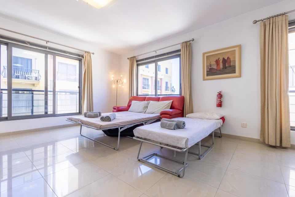 Bed, Photo of the whole room, towels