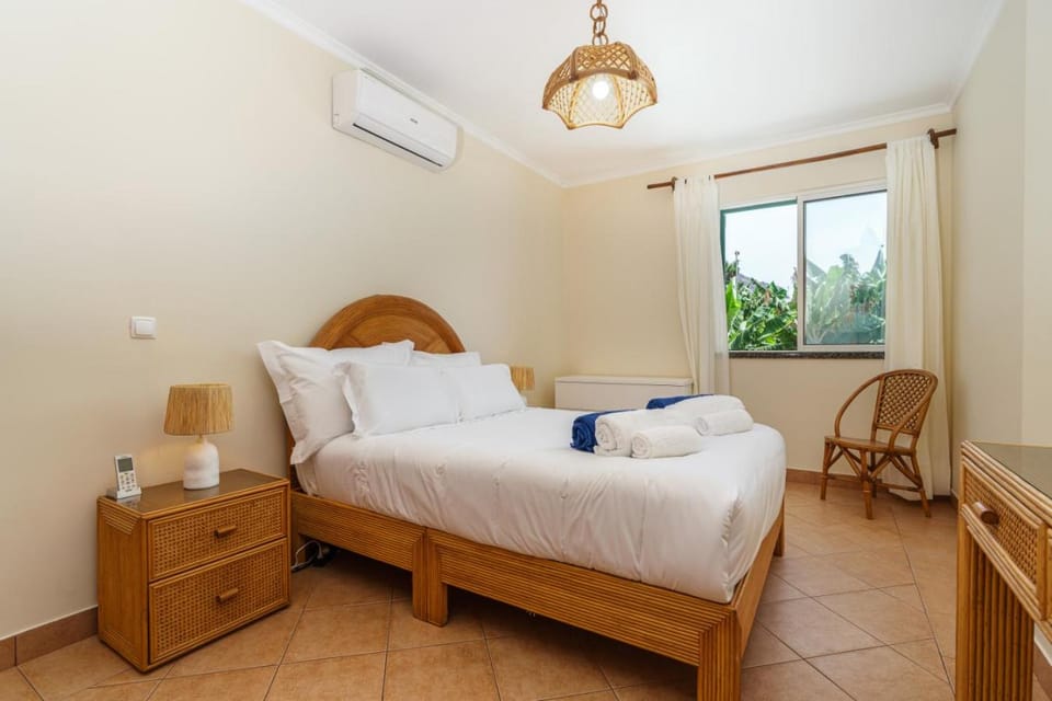 Bed, Photo of the whole room, Bedroom, towels, air conditioner