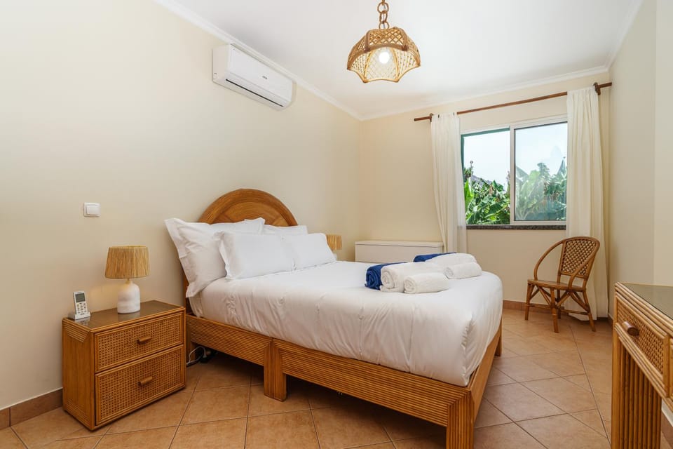 Bed, Photo of the whole room, Bedroom, towels, air conditioner