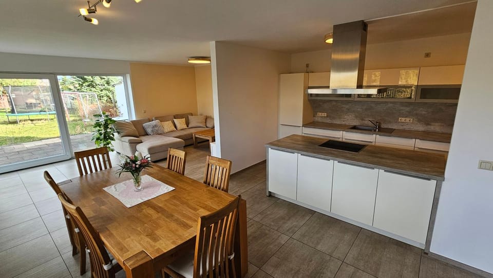 Living room, Dining area, kitchen