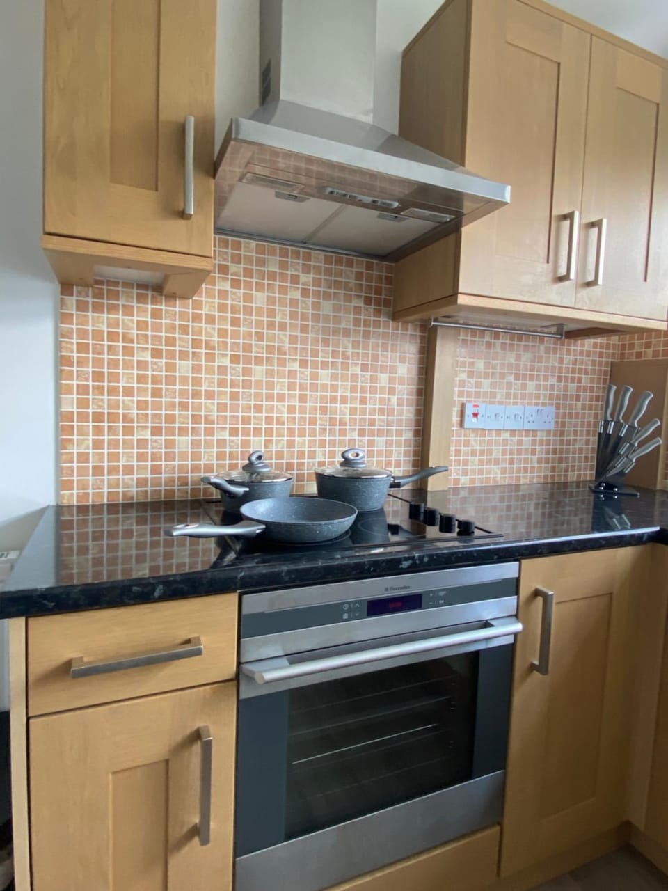 Luxury One Bedroom Apartment in Borehamwood-Free Parking Apartment in London