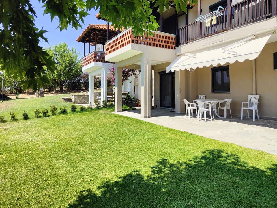 Solarium, Garden view