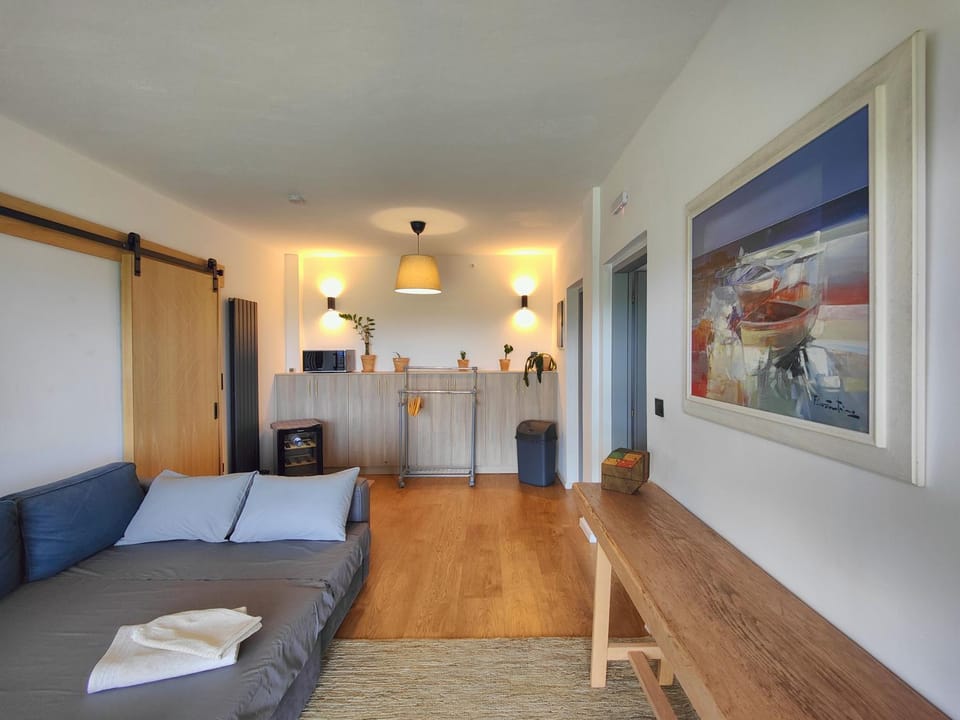 Bed, Living room