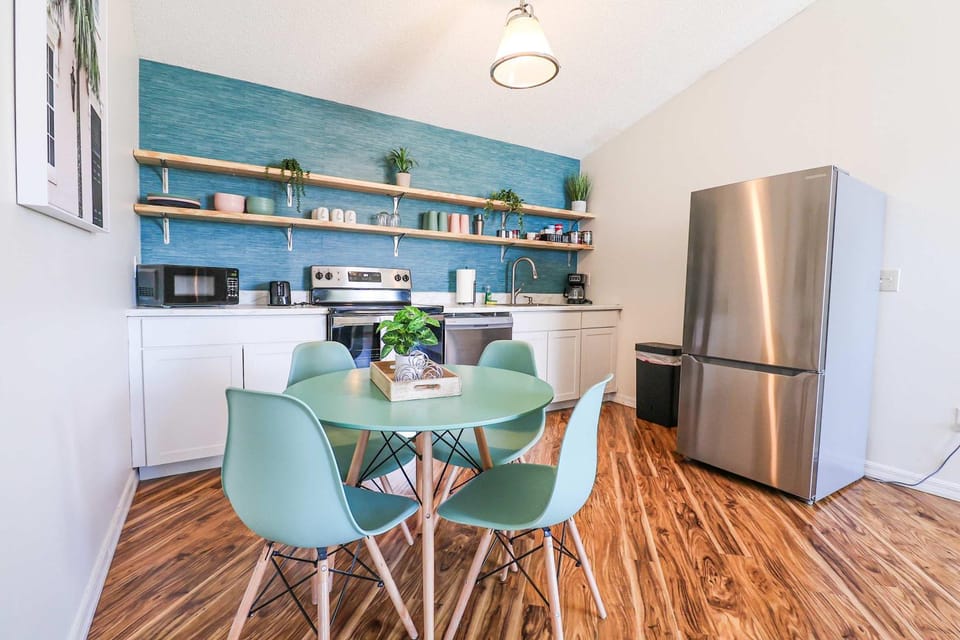 New APT 15Min Drive Disney and Airport - Parks KingBed Pets Apartment in Kissimmee