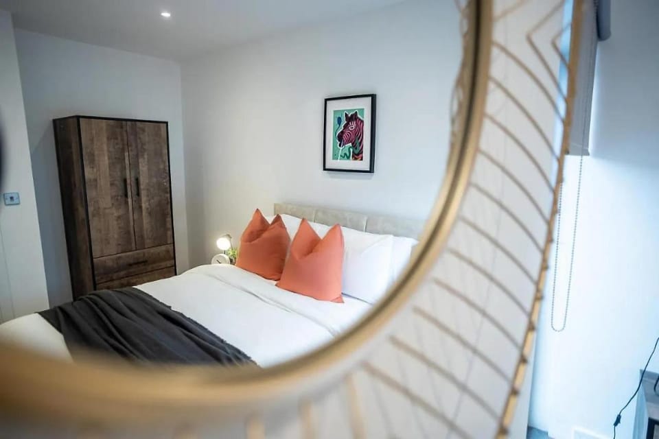 Amazing 2 Bedroom Flat Next To Brighton Station Apartment in Brighton