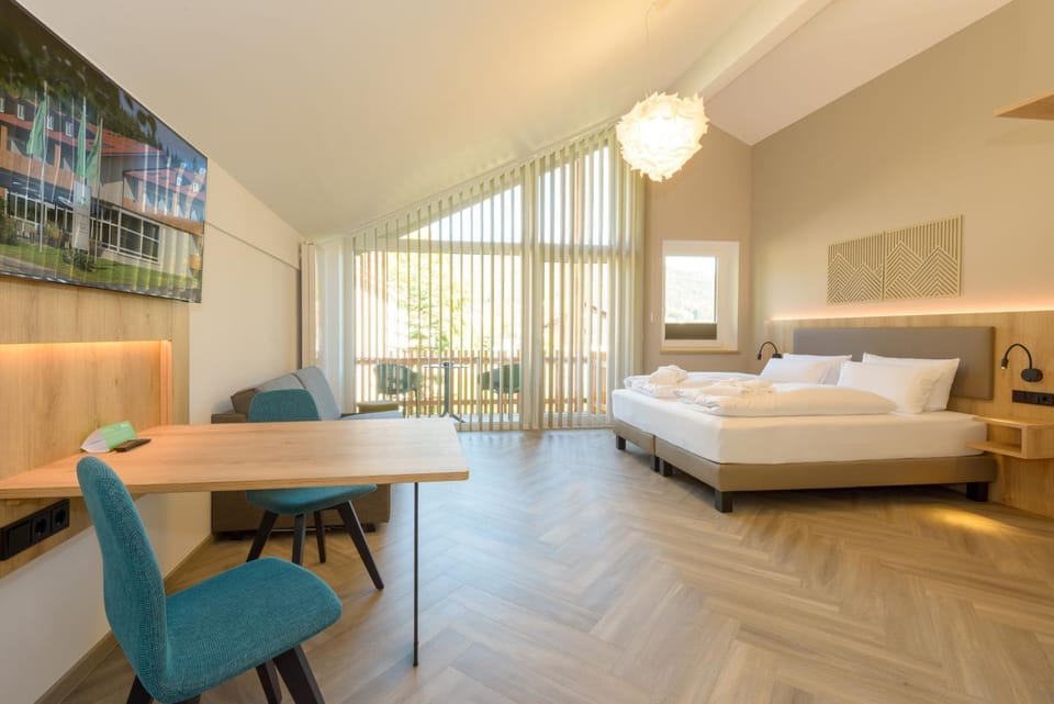 Bed, Living room, Photo of the whole room, Seating area, Bedroom