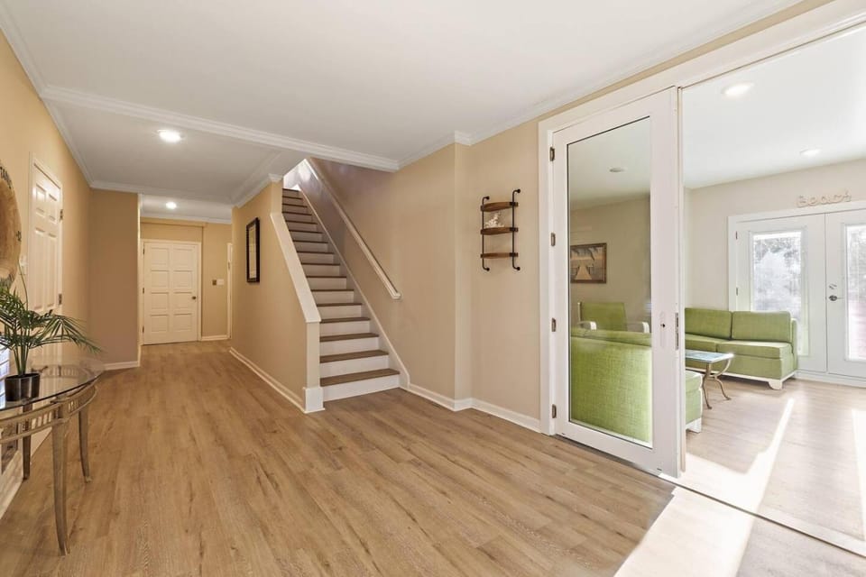 NEWLY REMODELED BEACHFRONT PRIVATE BEACH ACCESS House in Tybee Island