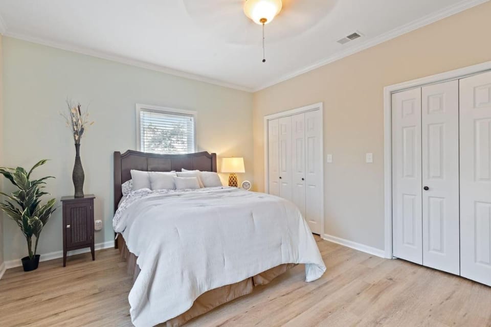 NEWLY REMODELED BEACHFRONT PRIVATE BEACH ACCESS House in Tybee Island