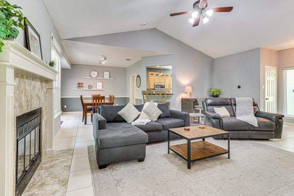 Deck and Greenbelt Access Lovely Austin Home House in Austin