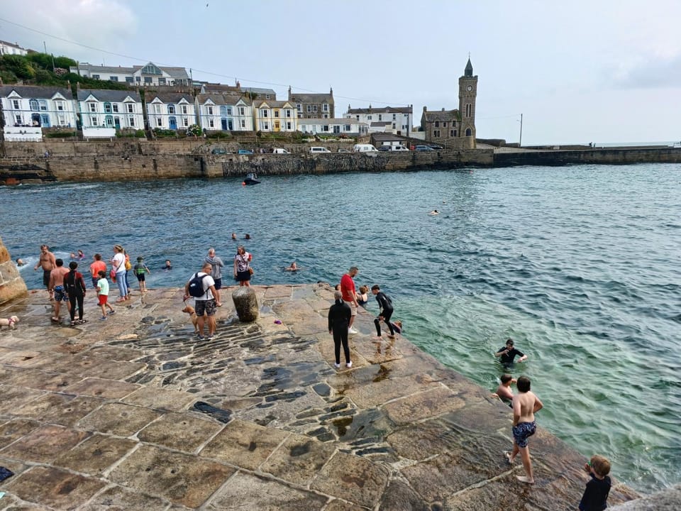 Neighbourhood, Natural landscape, Beach