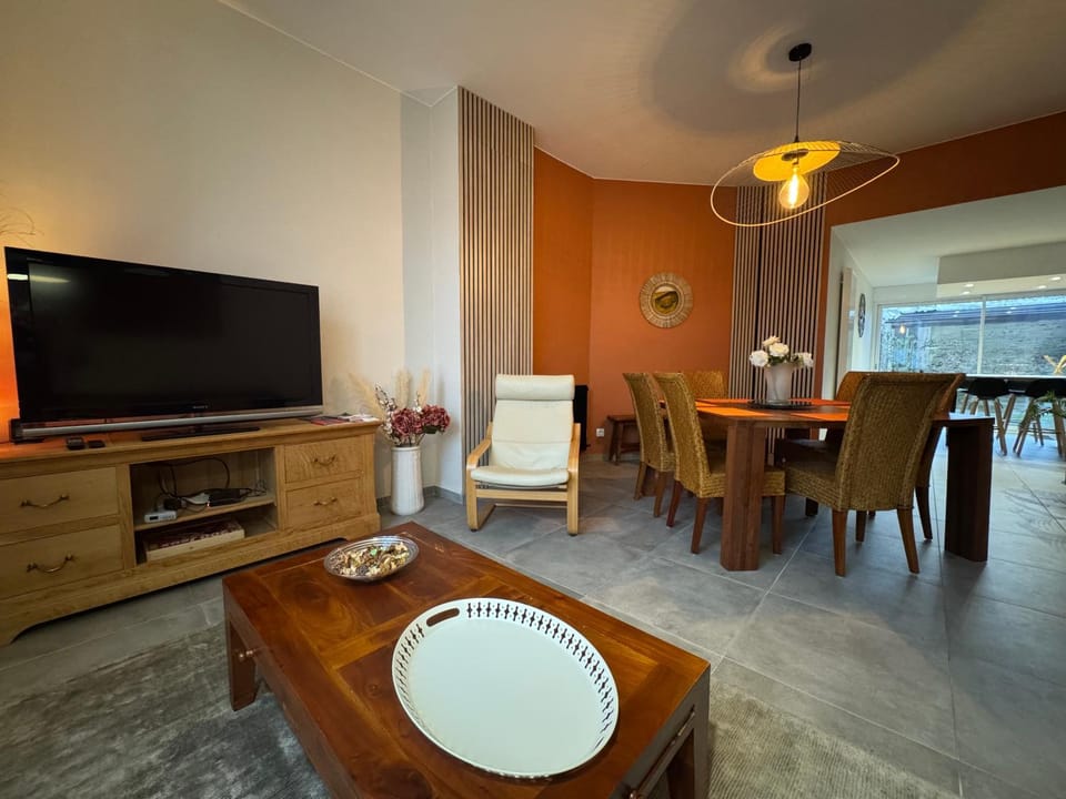Communal lounge/ TV room, Dining area