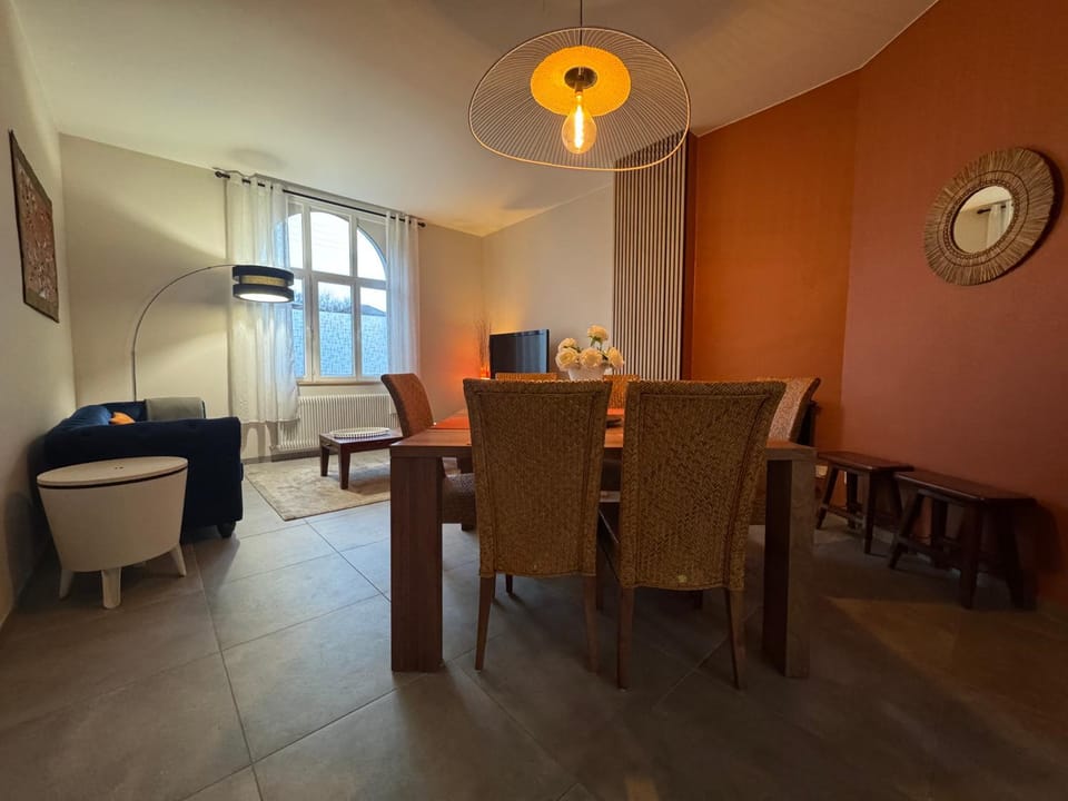 Communal lounge/ TV room, TV and multimedia, Dining area
