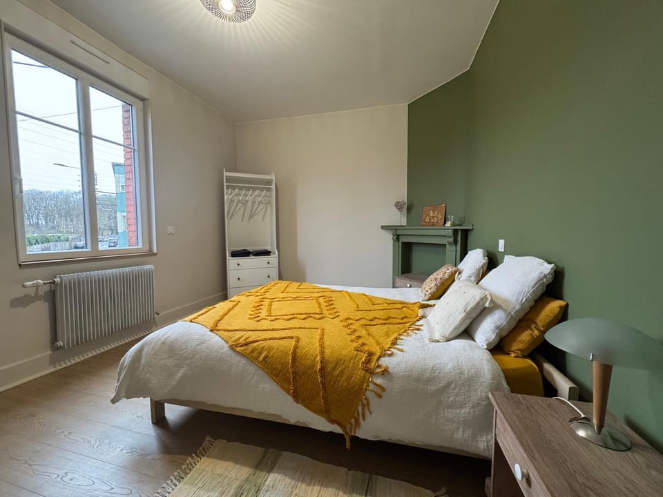 Bed, Photo of the whole room, Bedroom, heating, wardrobe