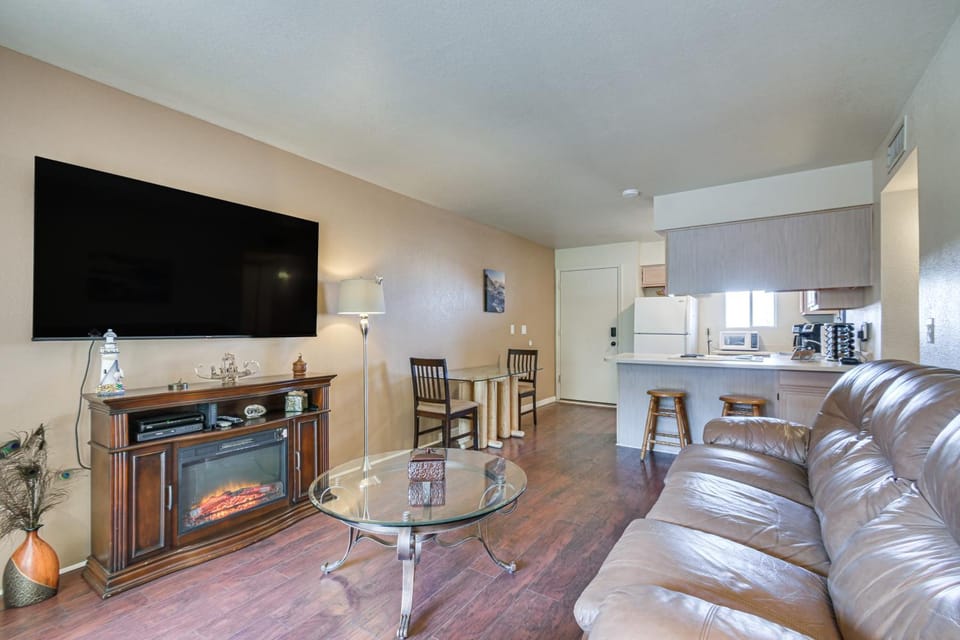 1 Mi to Beach: Lake Havasu City Condo w/ Balcony House in Lake Havasu City