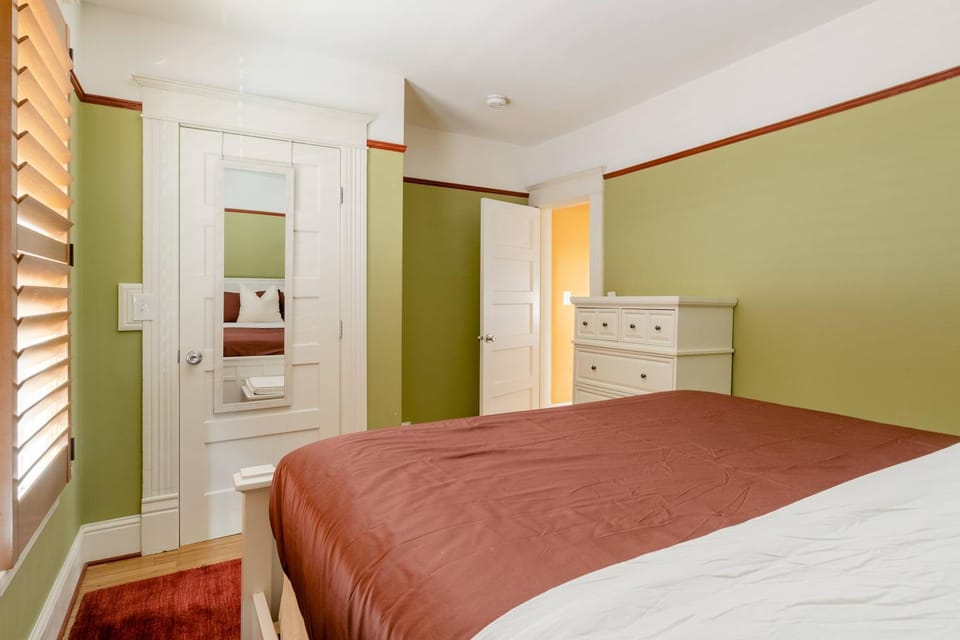 Stay Portland - Sun-filled Home in Buckman Neighborhood with 2BRs House in Portland