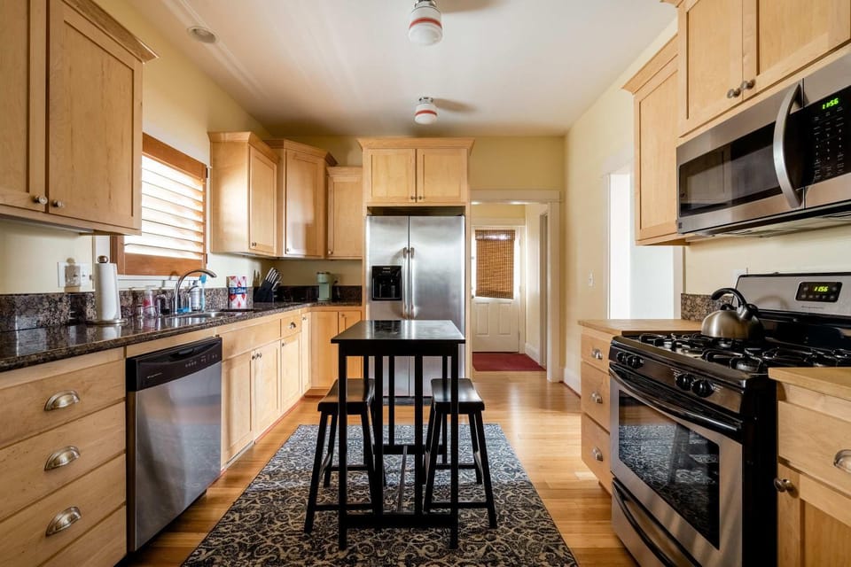 Stay Portland - Sun-filled Home in Buckman Neighborhood with 2BRs House in Portland