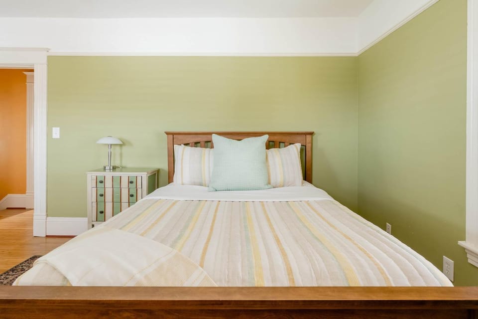 Stay Portland - Sun-filled Home in Buckman Neighborhood with 2BRs House in Portland