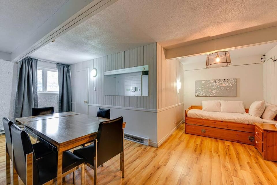 Bed, Kitchen or kitchenette, Living room, Photo of the whole room, Seating area, Dining area, Bedroom