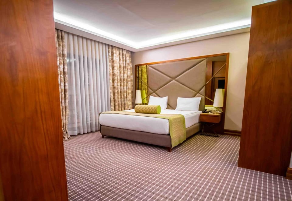 Bed, Living room, Photo of the whole room, Seating area, Bedroom, wardrobe