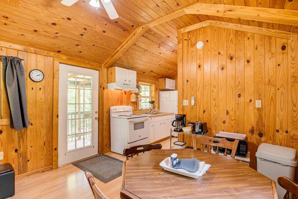 Clarkson Cabin Near Nolin Lake: 4 Mi to Boat Ramp! Cabin in Nolin Lake