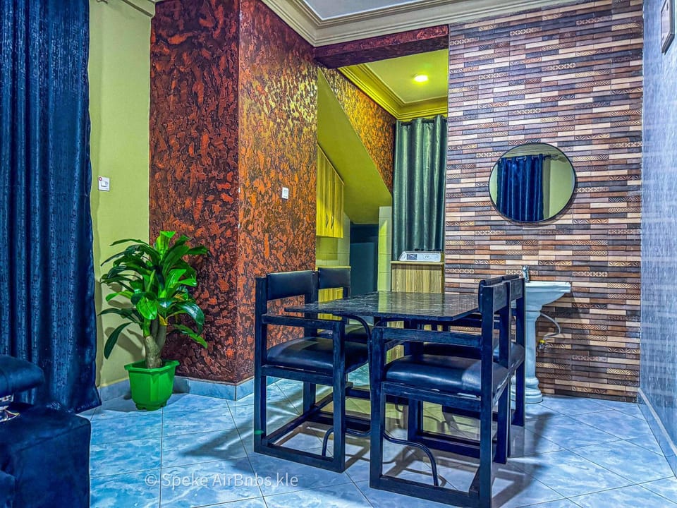 Seating area, Dining area