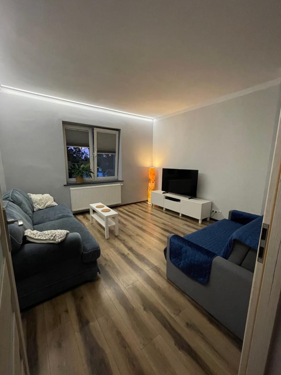 TV and multimedia, Seating area, Evening entertainment