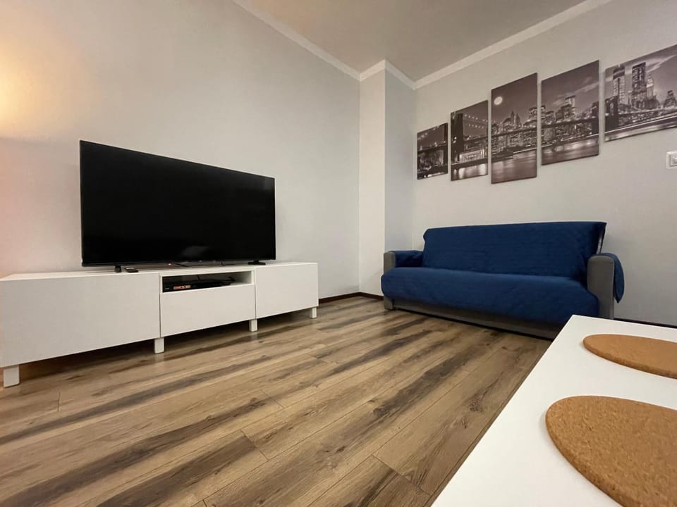 TV and multimedia, Seating area, Evening entertainment