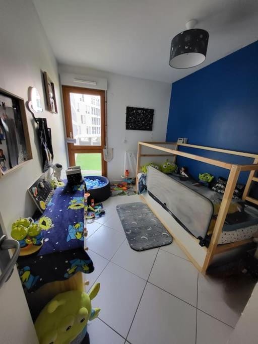 Photo of the whole room, Bedroom