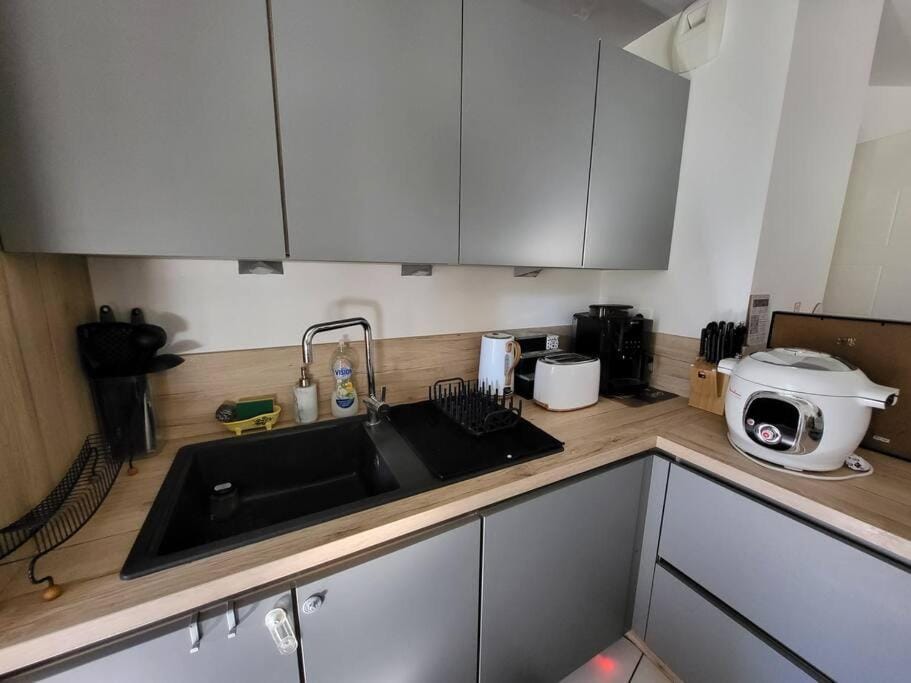 Coffee/tea facilities, dishwasher, toaster