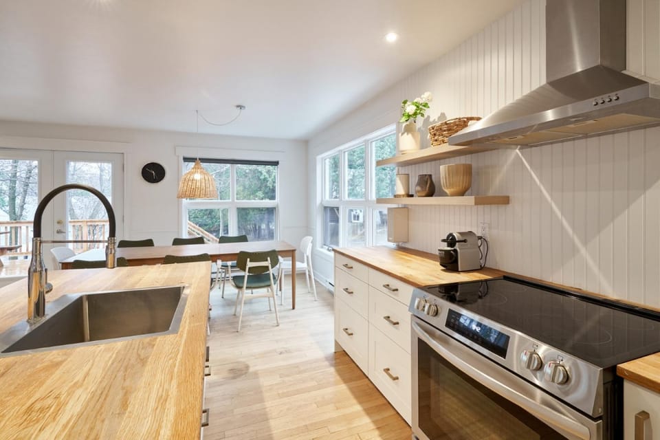 Kitchen or kitchenette, Dining area, dishwasher, oven, stove, toaster