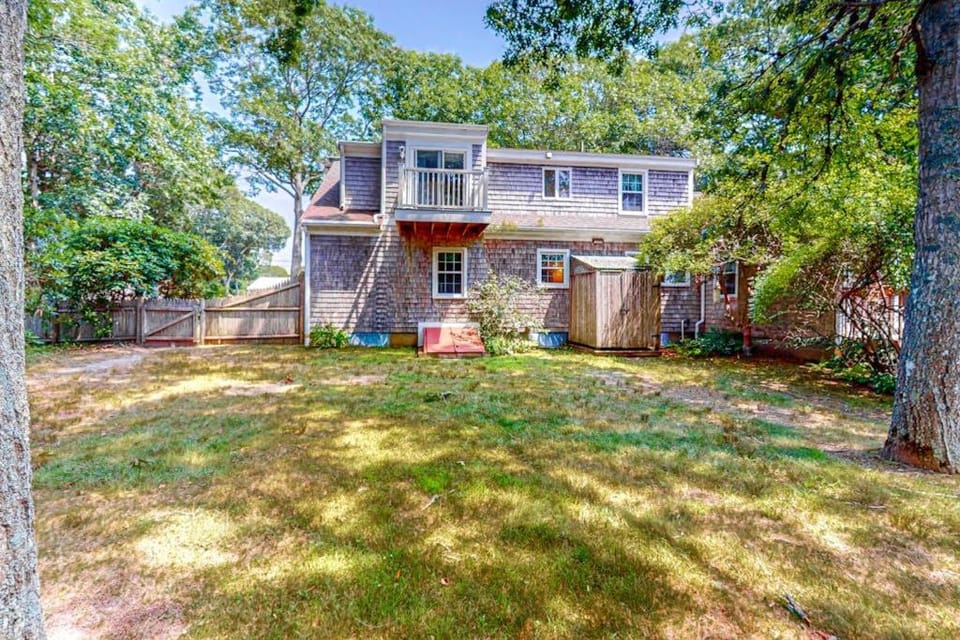 Falmouth Beachtown Getaway House in Falmouth