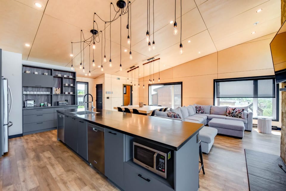 Communal kitchen, dishwasher, microwave
