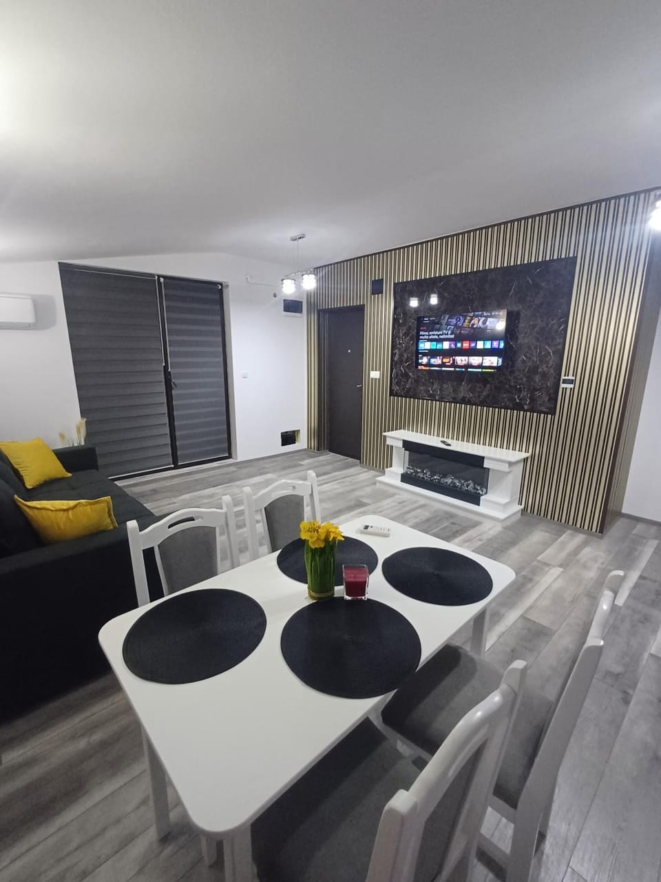 TV and multimedia, Living room, Seating area