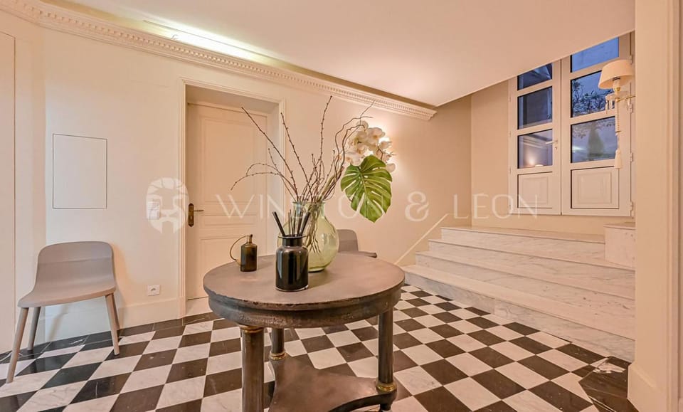 Appartement Tour Eiffel Invalides 7e G Apartment in Paris