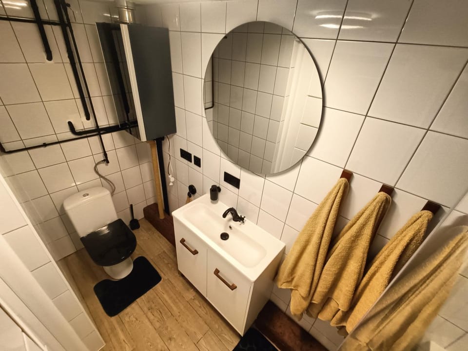 Shower, Bathroom, towels, dryer