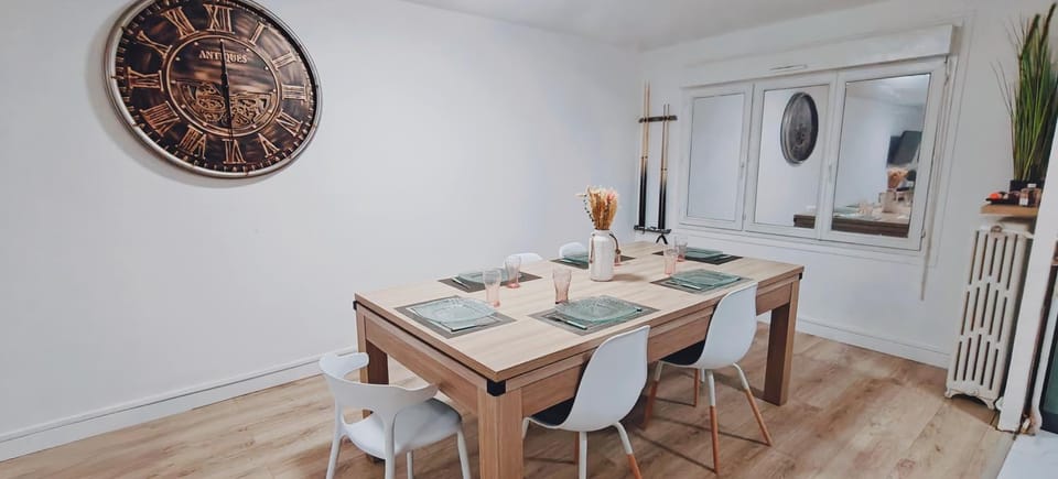 Decorative detail, Dining area