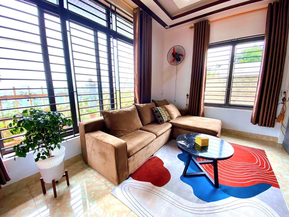 Living room, Seating area, Seating area