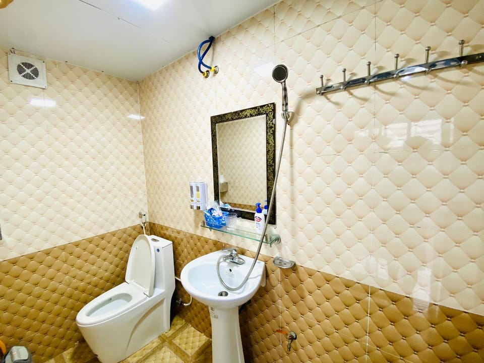 Shower, Toilet, Bathroom