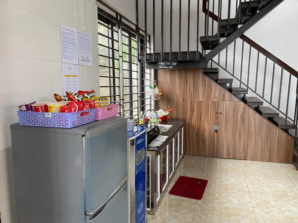 Kitchen or kitchenette, Food and drinks