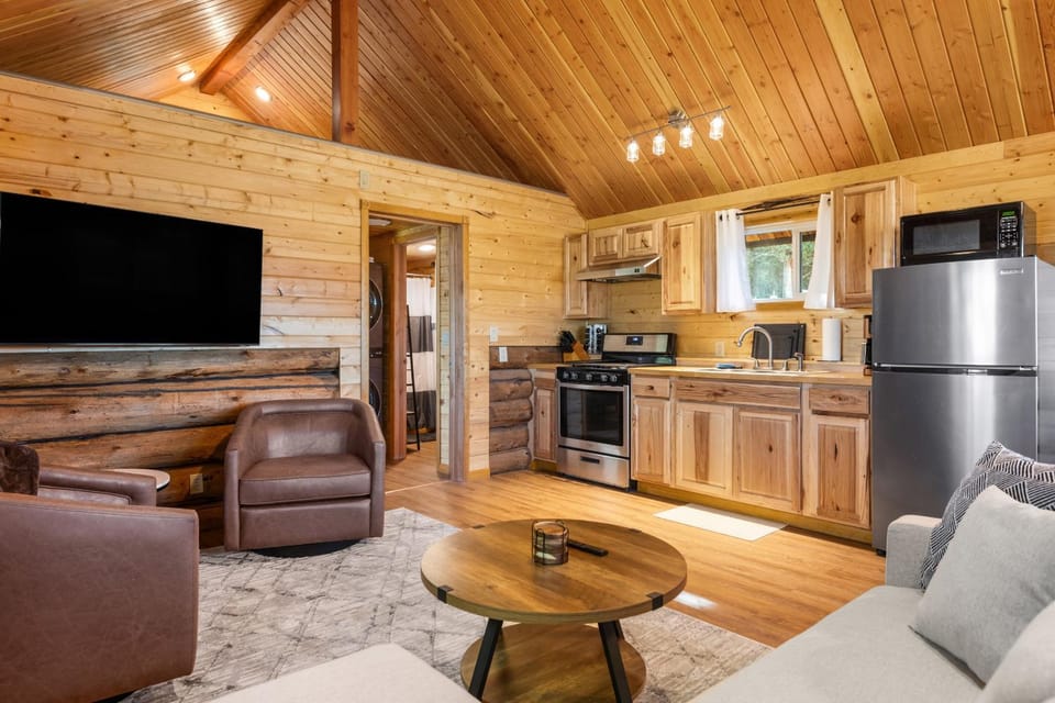 Charming Log Cabin Mountain Views, Philipsburg Cabin in Philipsburg