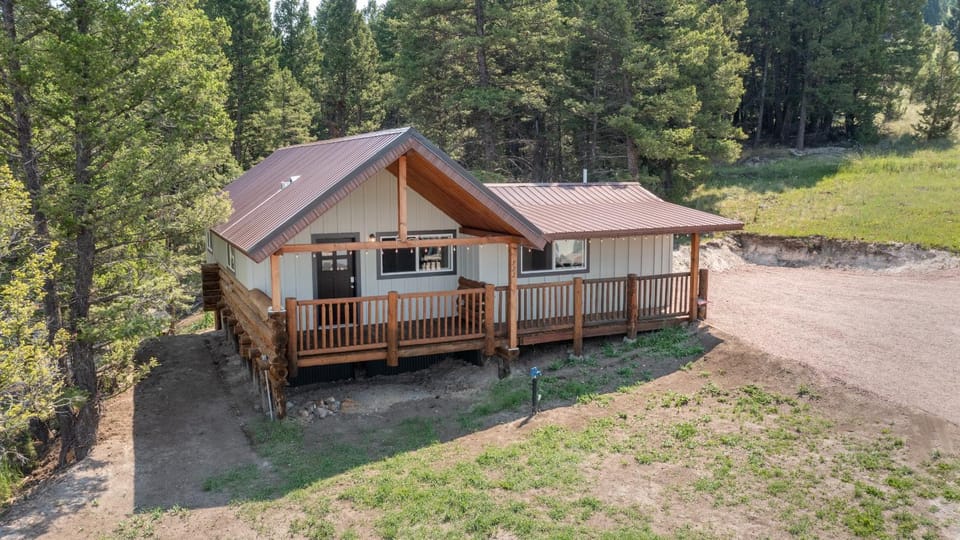 Charming Log Cabin Mountain Views, Philipsburg Cabin in Philipsburg