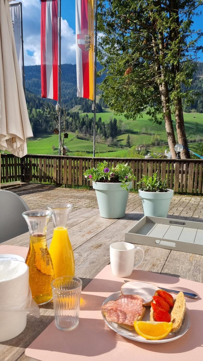 Balcony/Terrace, Mountain view, Breakfast
