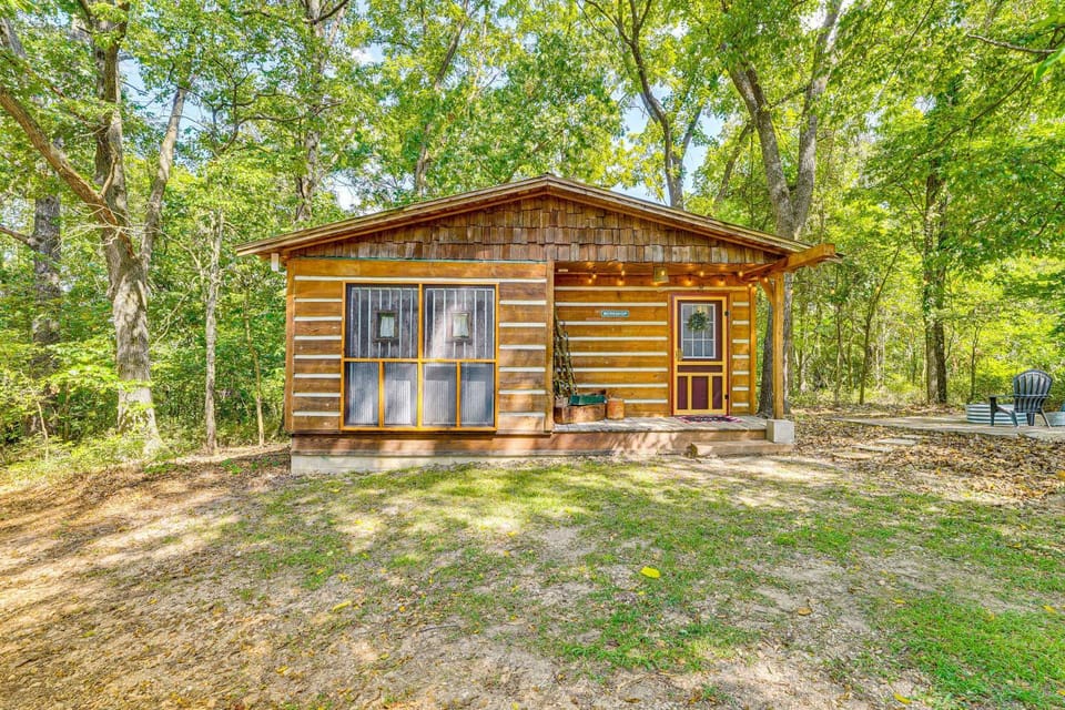 Unique Eureka Springs Cabin Deck and Forest Views! Cabin in Carroll County