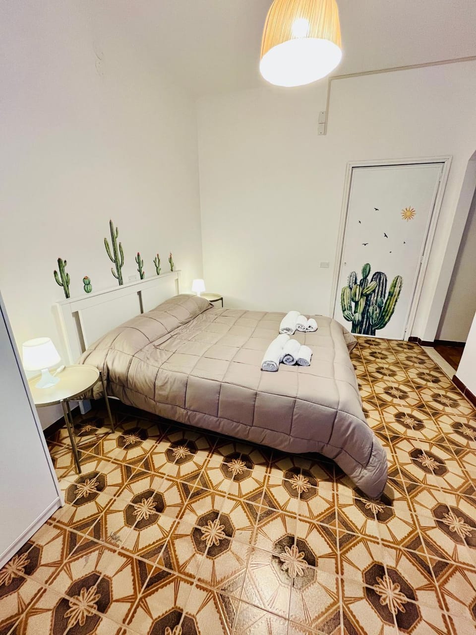 Bed, Bedroom, towels
