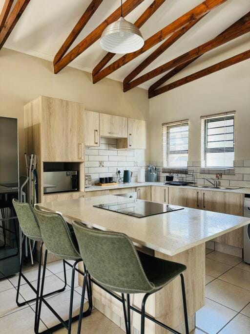 Kitchen or kitchenette, Dining area, stove