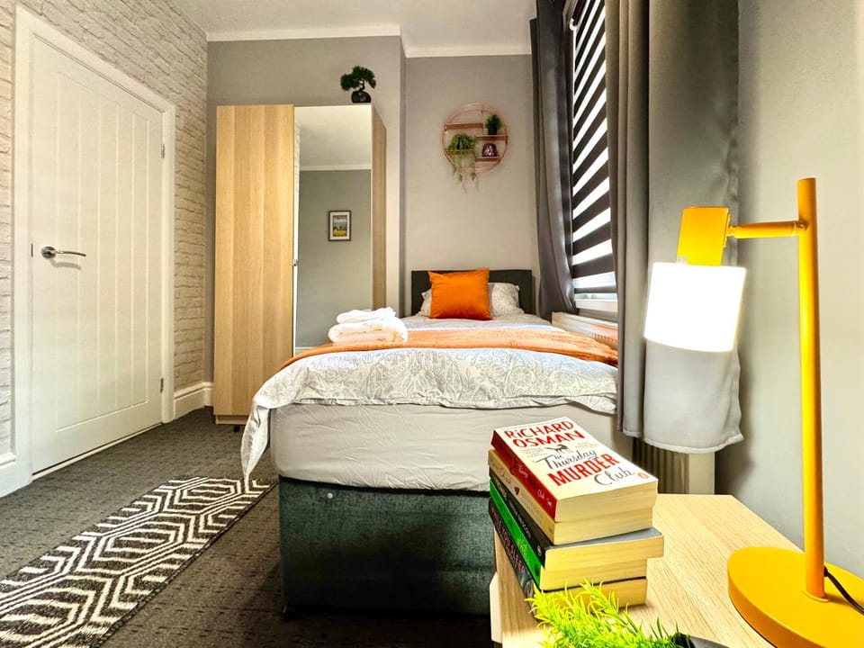 Bed, Photo of the whole room, Bedroom, wardrobe